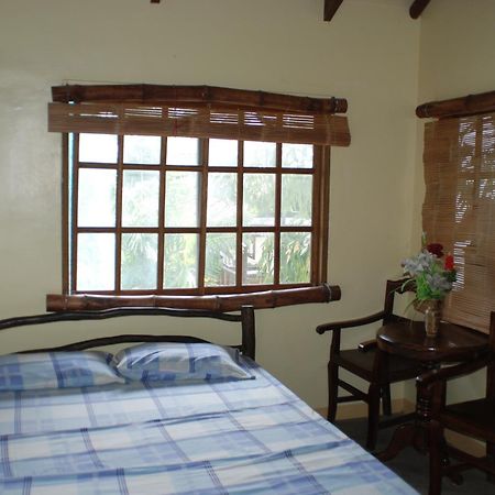 Casa Aviara Resort & Hotel Puerto Galera Buitenkant foto