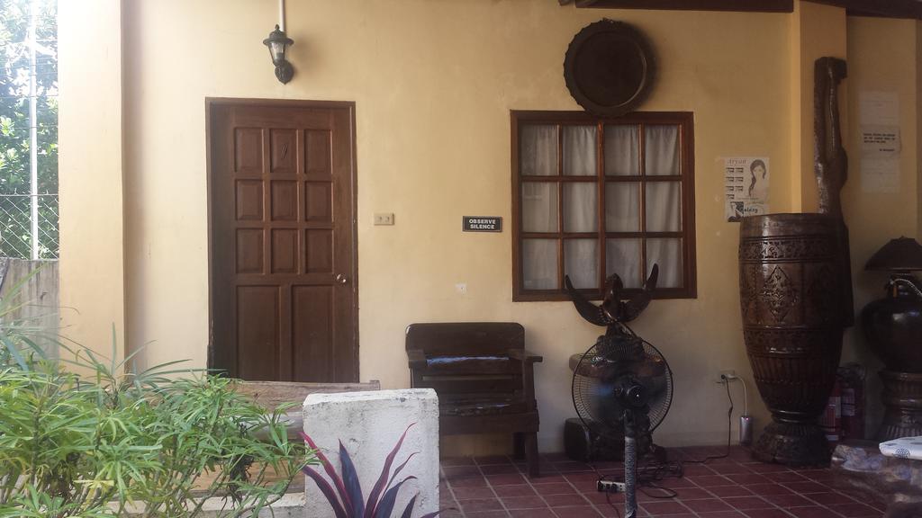 Casa Aviara Resort & Hotel Puerto Galera Buitenkant foto