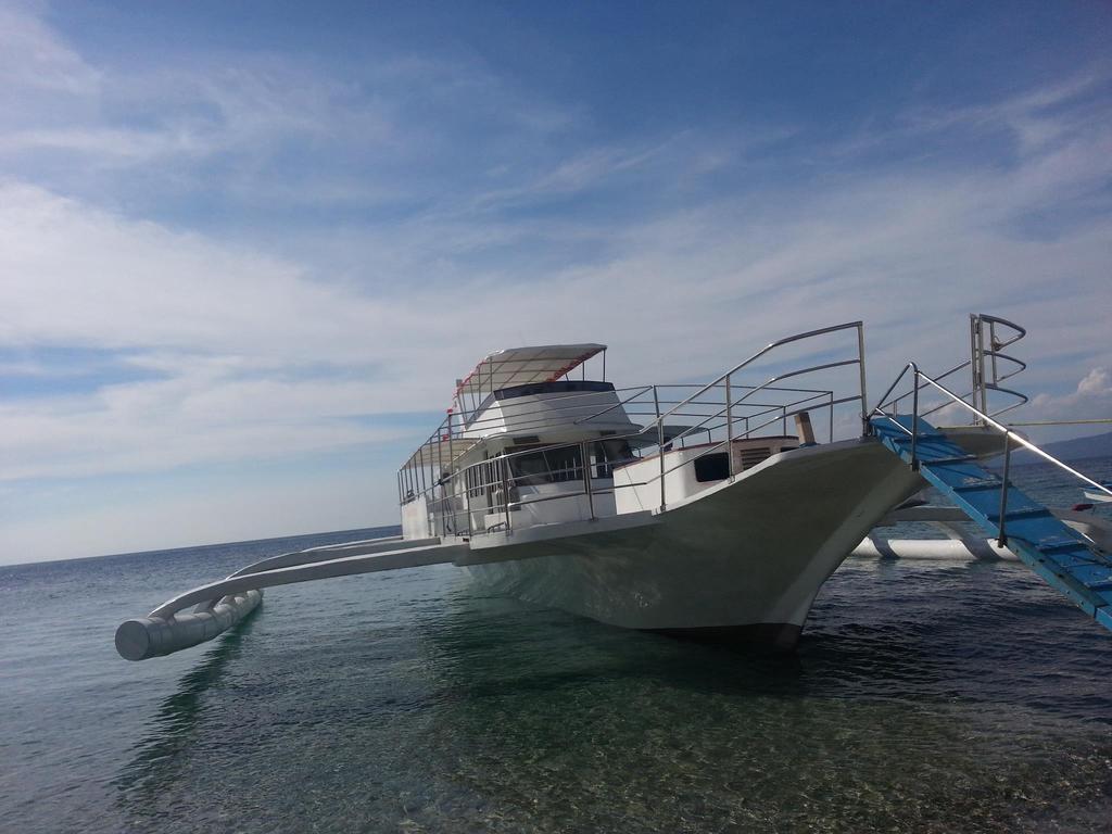 Casa Aviara Resort & Hotel Puerto Galera Buitenkant foto