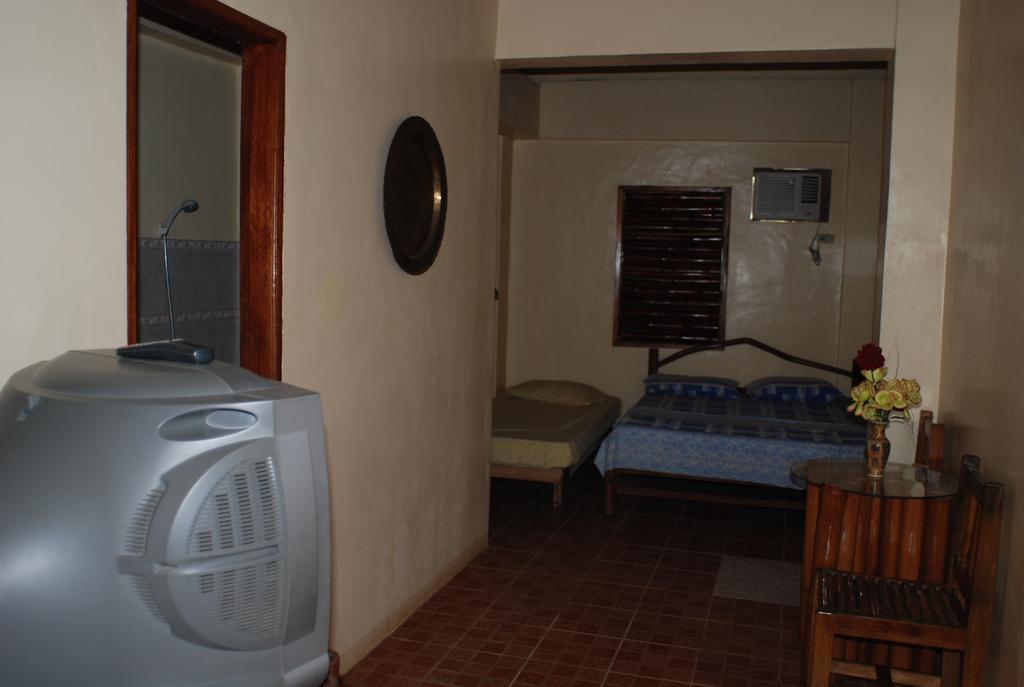 Casa Aviara Resort & Hotel Puerto Galera Buitenkant foto