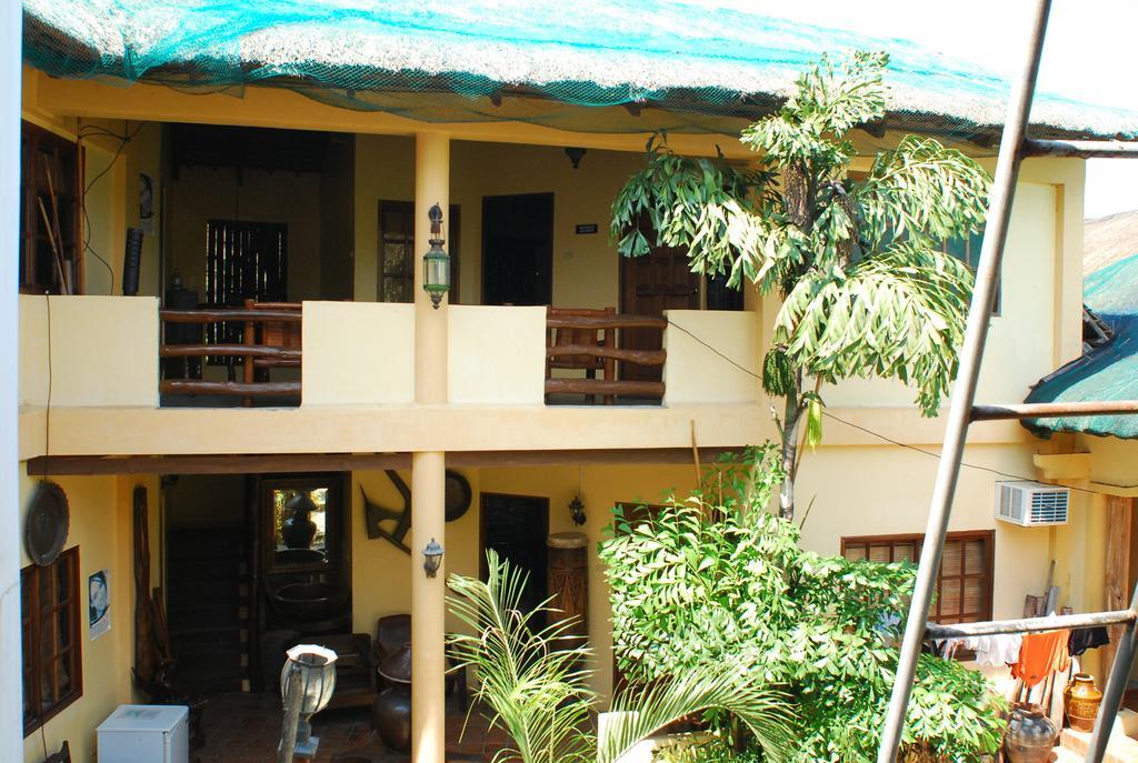 Casa Aviara Resort & Hotel Puerto Galera Buitenkant foto