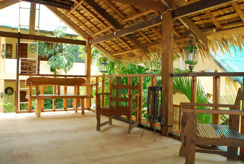 Casa Aviara Resort & Hotel Puerto Galera Buitenkant foto